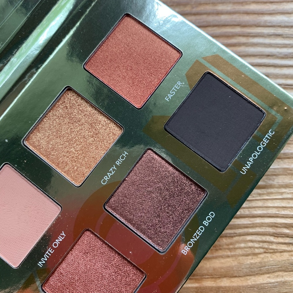 🎉HP🎉 New Buxom Boss Babe Betty Eyeshadow Palette - Picture 6 of 10